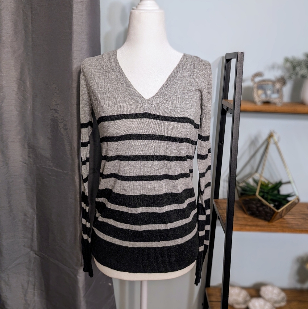 Mossimo Gray/Black Sweater